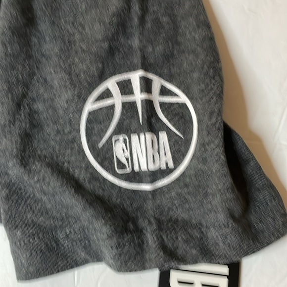 NBA Basketball Gray short sleeve t shirt size large - Picture 4 of 6